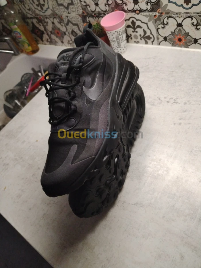 Nike react 70 neuf sans étiquette taille 45