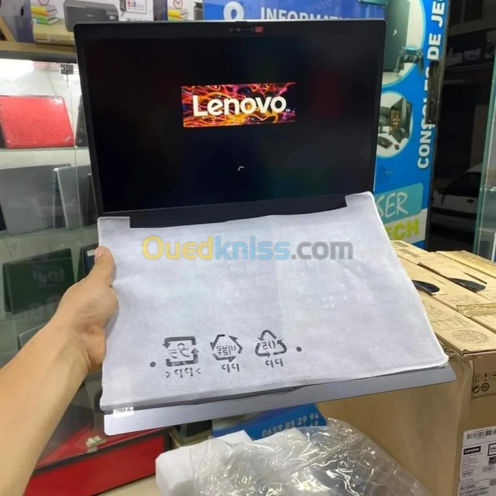 Lenovo V15 G1 Intel Core i5 10210u - 8 Go DDR4 SDRAM, 256 Go SSD - 15,6 " 1920*1080 FUL HD