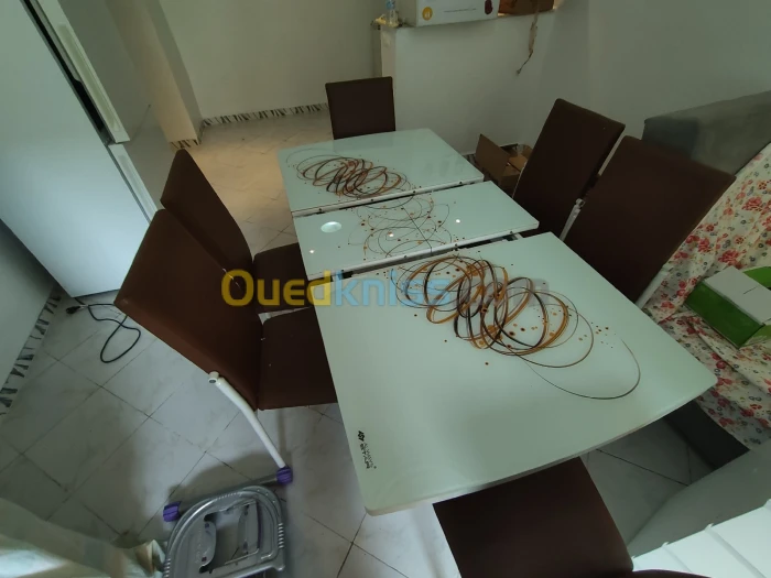 Table extensible + 6 chaises