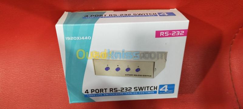 Switch 4 Ports ( RS232 COM DB9 )