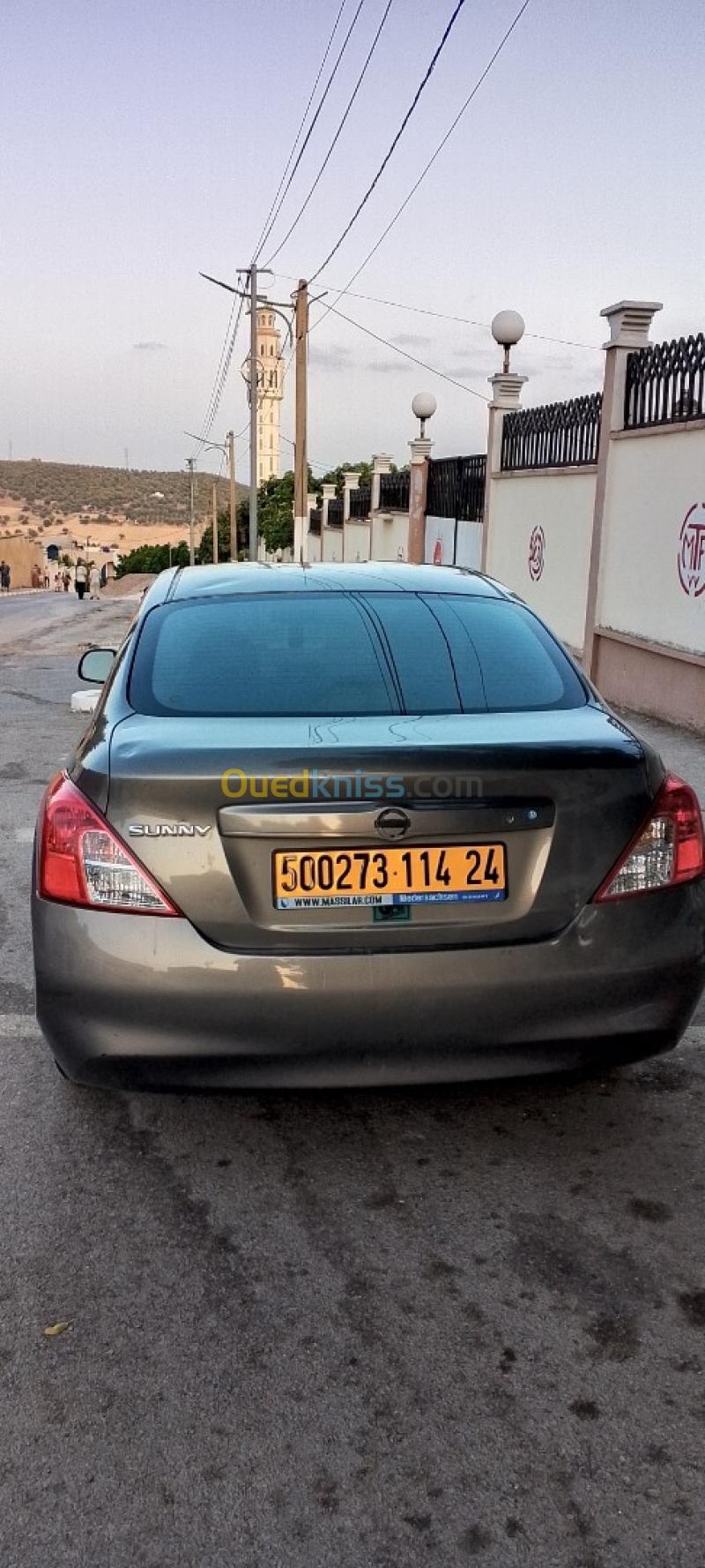 Nissan ساني 2014  4