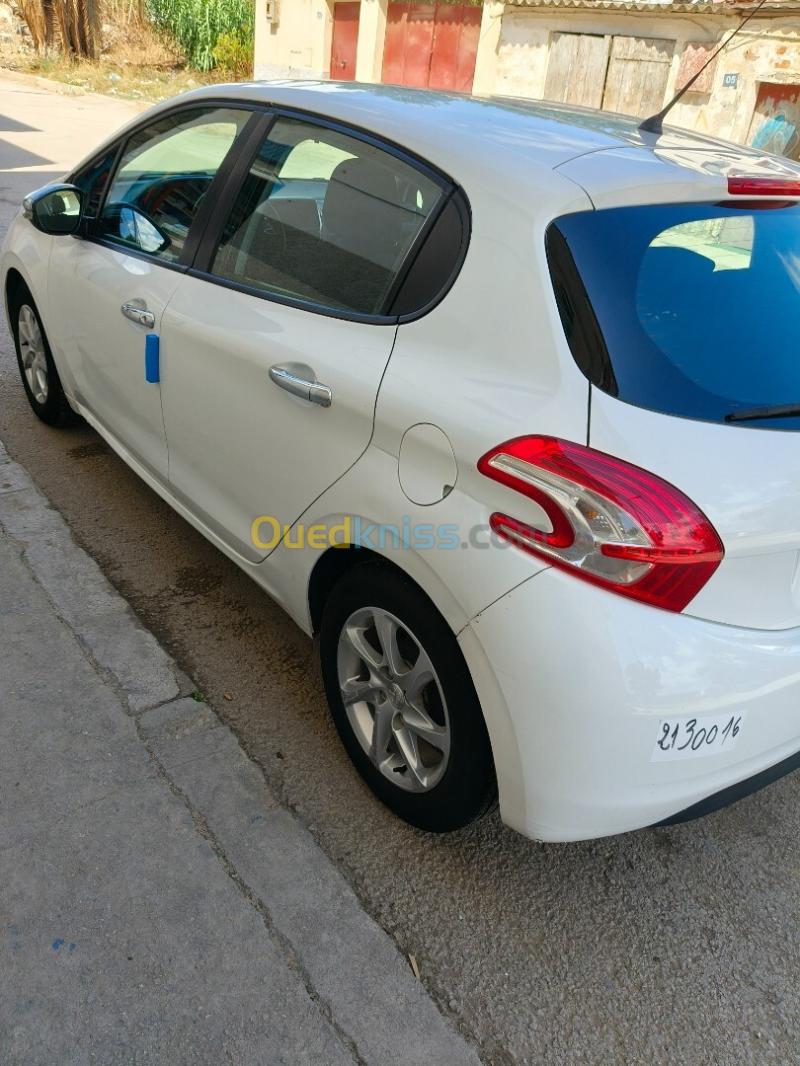 Peugeot 208 2014 Active 9