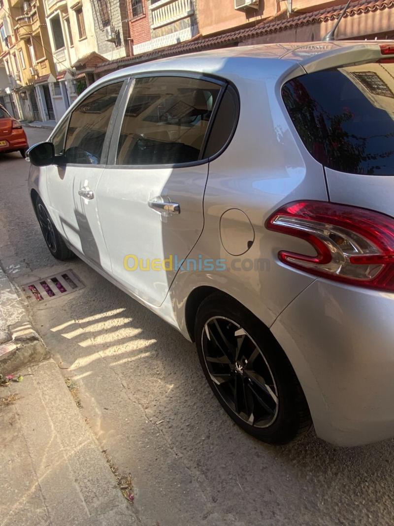 Peugeot 208 2015 Style 5