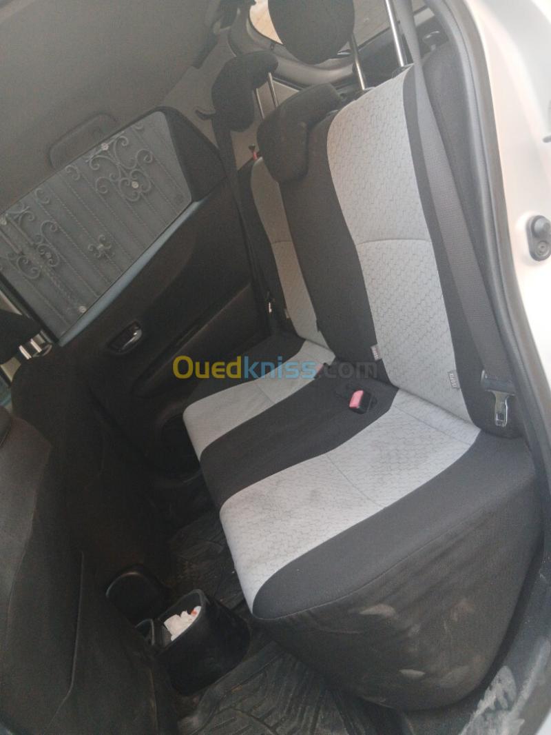 Toyota Yaris 2013  10