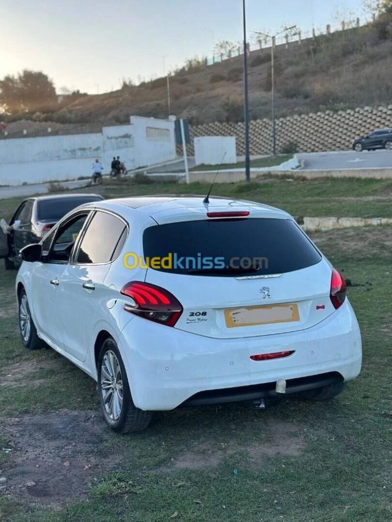 Peugeot 208 2015 Allure Facelift 4