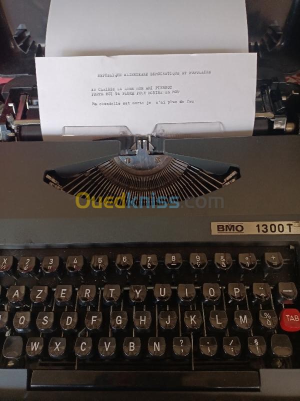  Machine à écrire de BULGARIE BMO 1300T