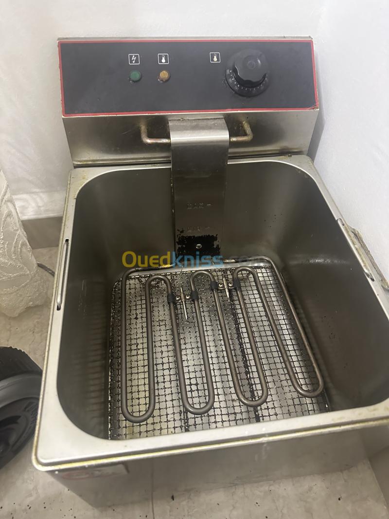 Friteuse et fontaine chocolat et trancheuse 4