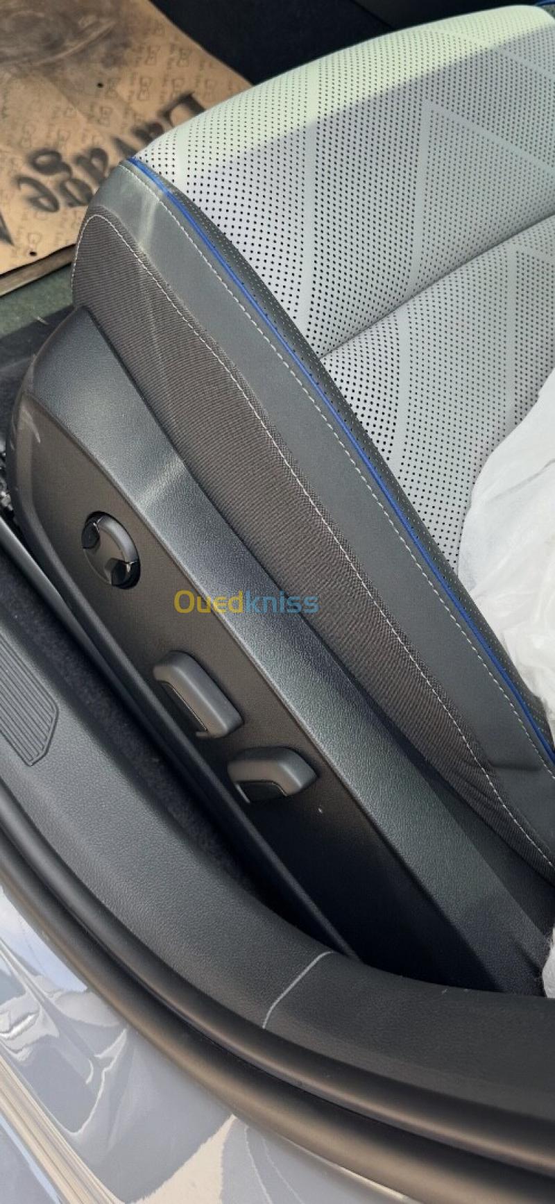Volkswagen Golf 8 2025 R Black Edition  2