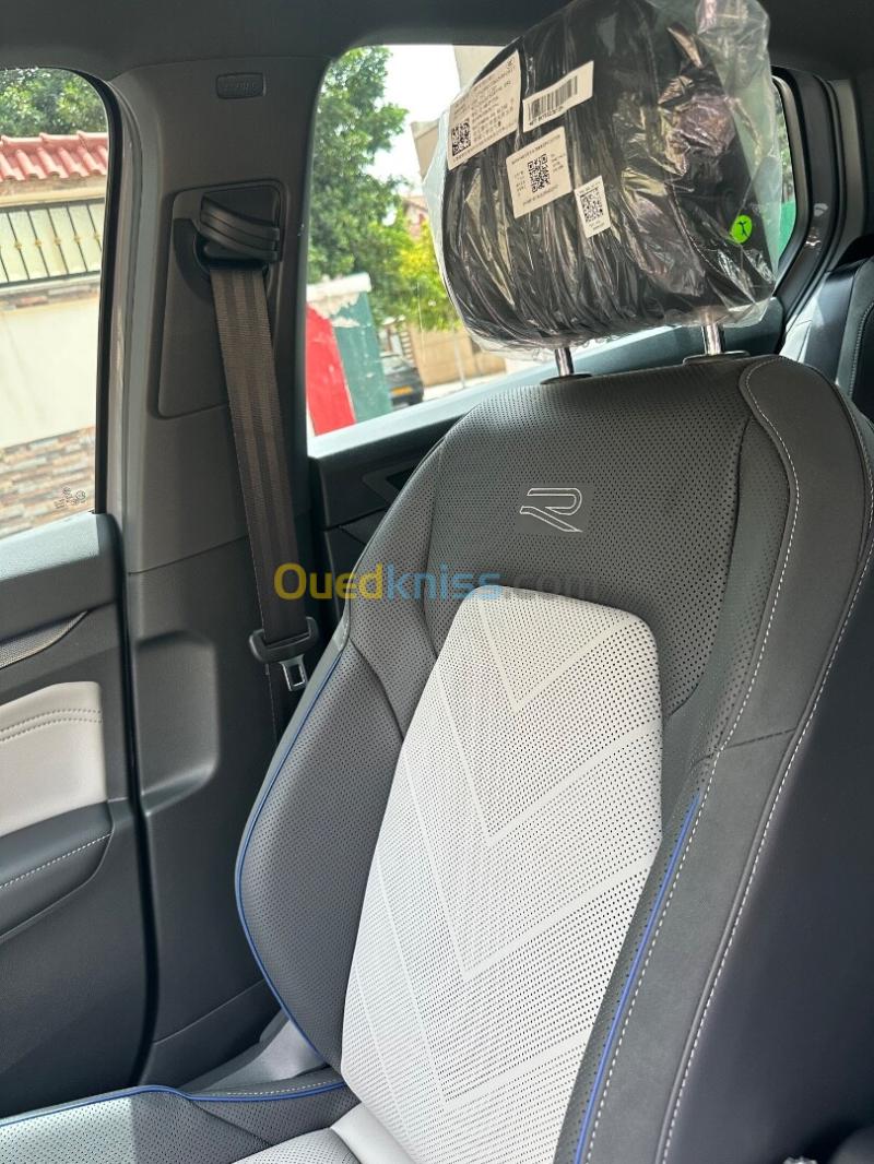 Volkswagen Golf 8 2025 R Black Edition  7
