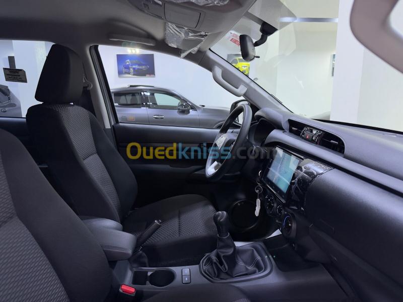 Toyota HILUX 2026 ADVENTURE 2.4 DIESEL 4x4 150cv BVM-6 FULL 12