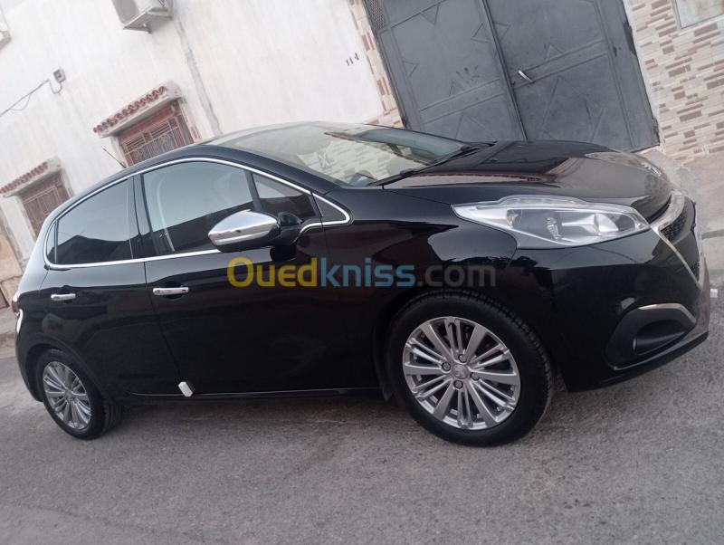 Peugeot 208 2021 Allure Facelift 6