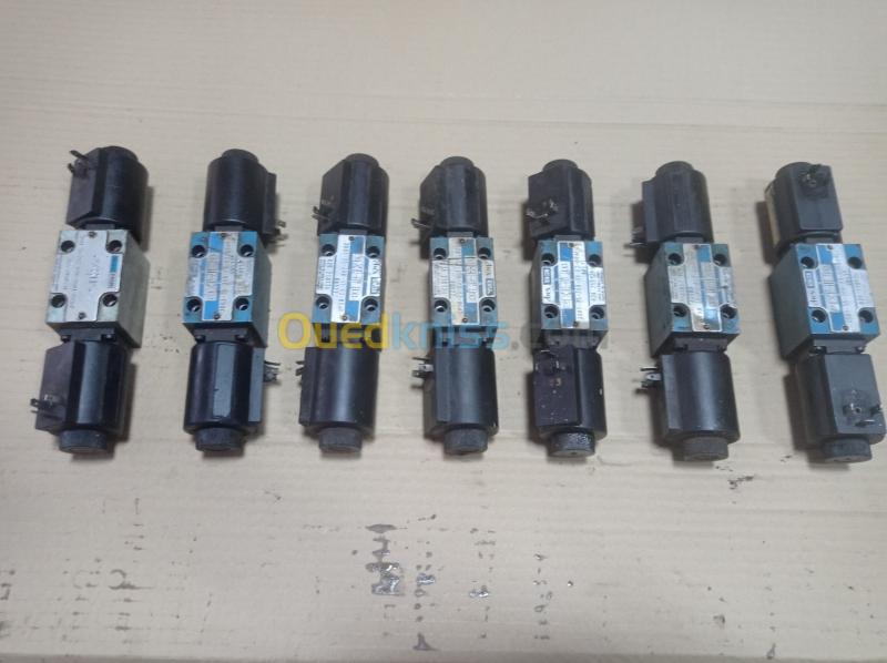  Lot de 7 electro-distributeurs hydrauliques