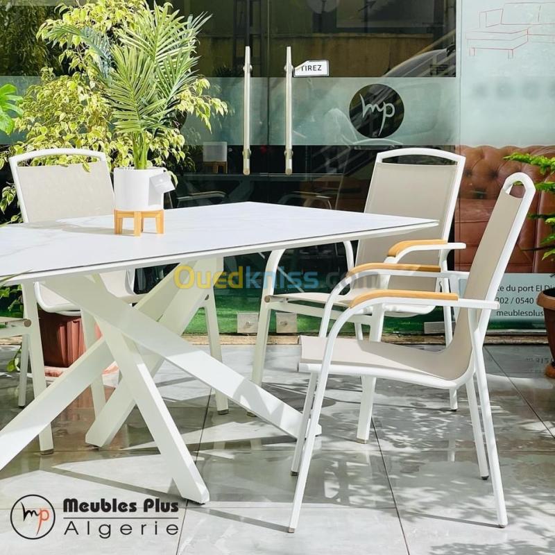 Salon De Jardin Outsunny 5 Pièces - Table Carrée 80x80 Cm Verre Trempé + 4 Chaises Avec Coussins - Acier, Noir/Beige