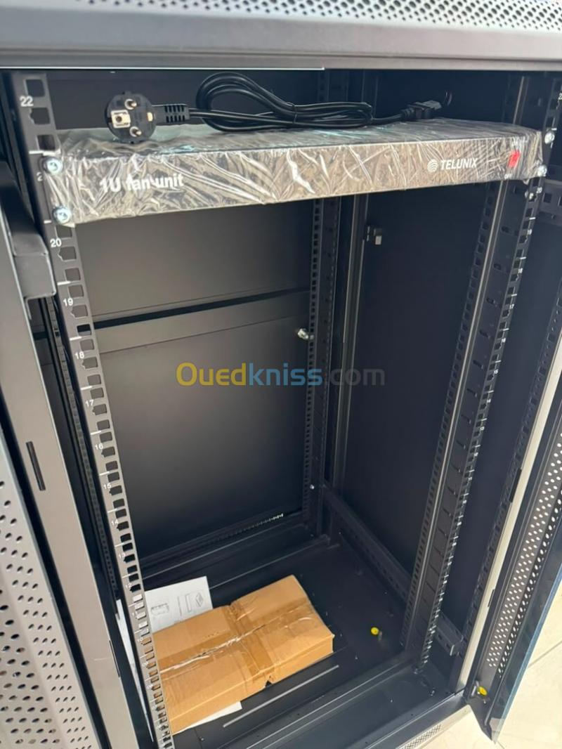 Armoires de brassage au sol 22U TELUNIX 2