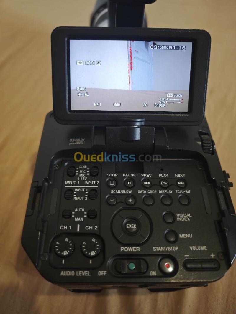 Sony FS700 avec objectif 18-200mm 2
