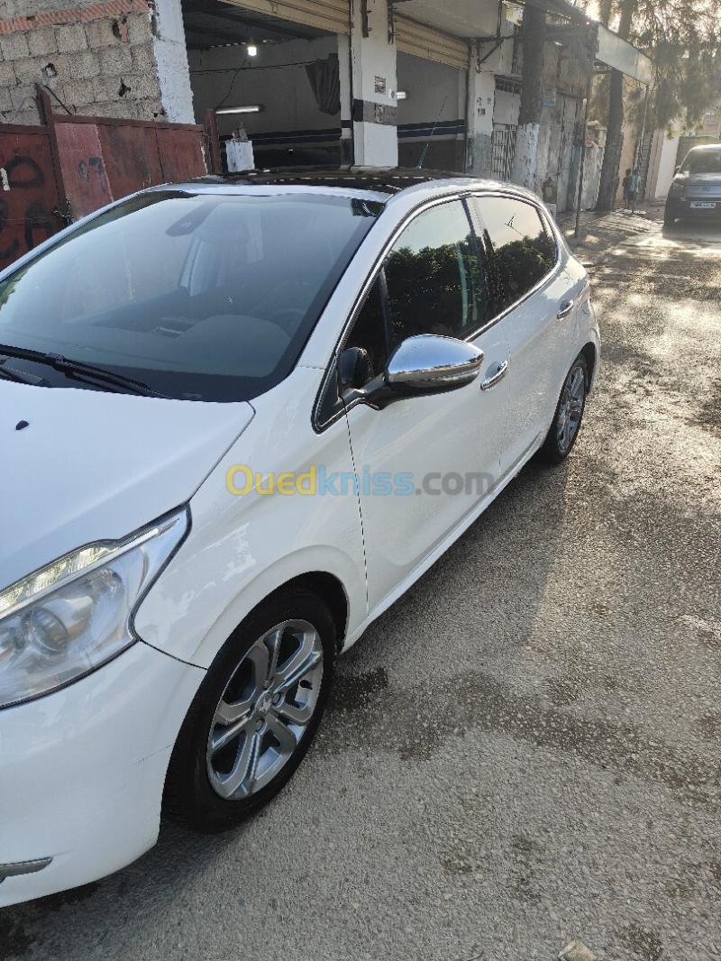 Peugeot 208 2015 Allure