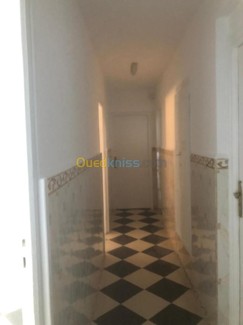 Location Appartement F4 Alger Said hamdine 4