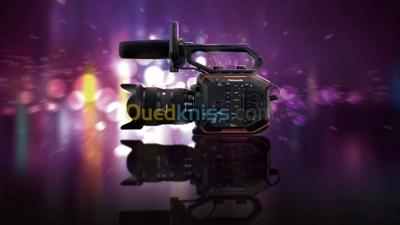 CAMERA PROFESSIONNELLE PANASONIC EVA1 CAPTEUR SUPER 35mm 5.7K 5720 X 3016 VIDEO 4K DE QUALITE CINEMA 16