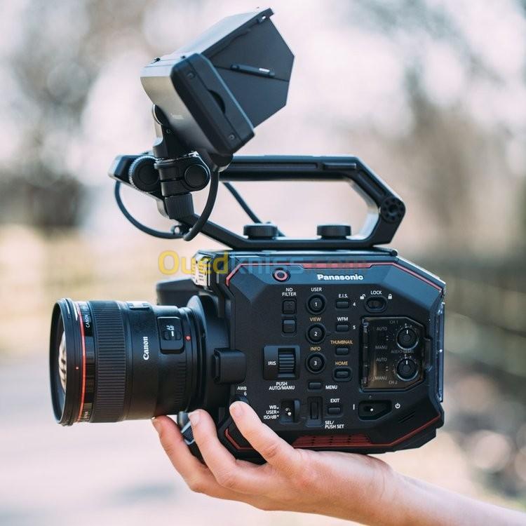 CAMERA PROFESSIONNELLE PANASONIC EVA1 CAPTEUR SUPER 35mm 5.7K 5720 X 3016 VIDEO 4K DE QUALITE CINEMA 18