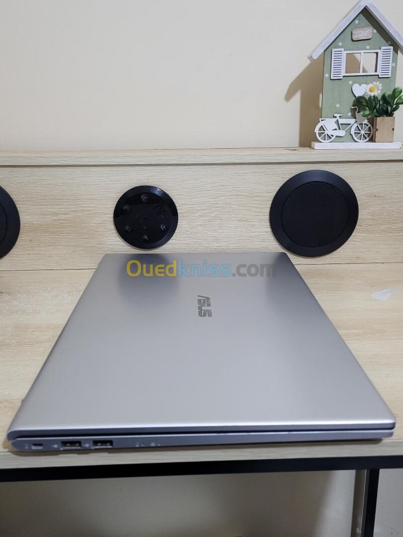 ASUS VivoBook X712F | INTEL CORE i7 8565U | 8GB RAM | 1TB NVMe SSD | INTEL UHD GRAPHICS 31