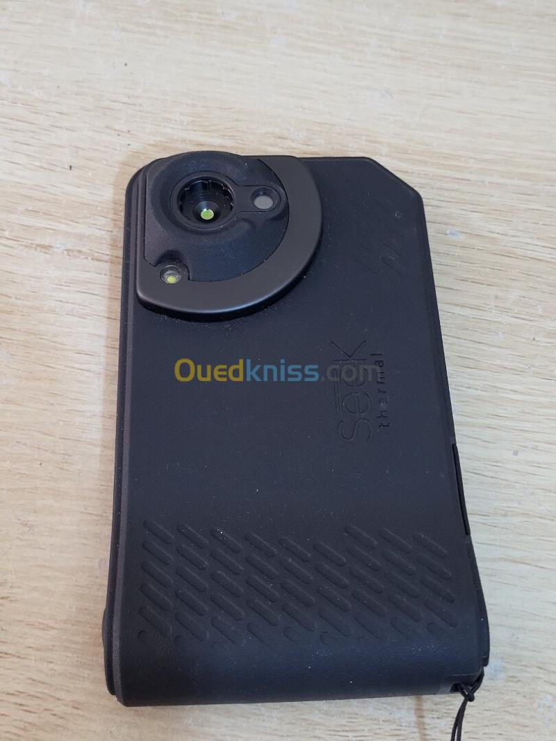 Seek Thermal Shot Thermocaméra de Poche Professionnelle avec capteur 206 x 156 Points - Wi-Fi 11