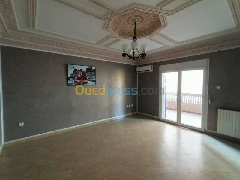 Location Appartement Niveau de villa F4 Oran Oran 24