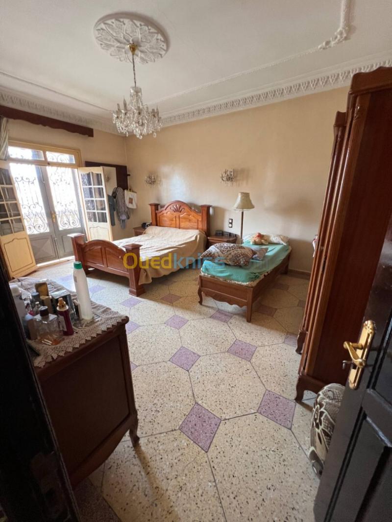 Location Appartement Niveau de villa F5 Oran Oran 25