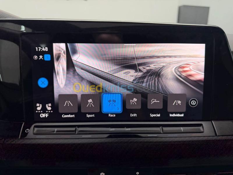 Volkswagen Golf 8 2024 R 20 Years Edition 17