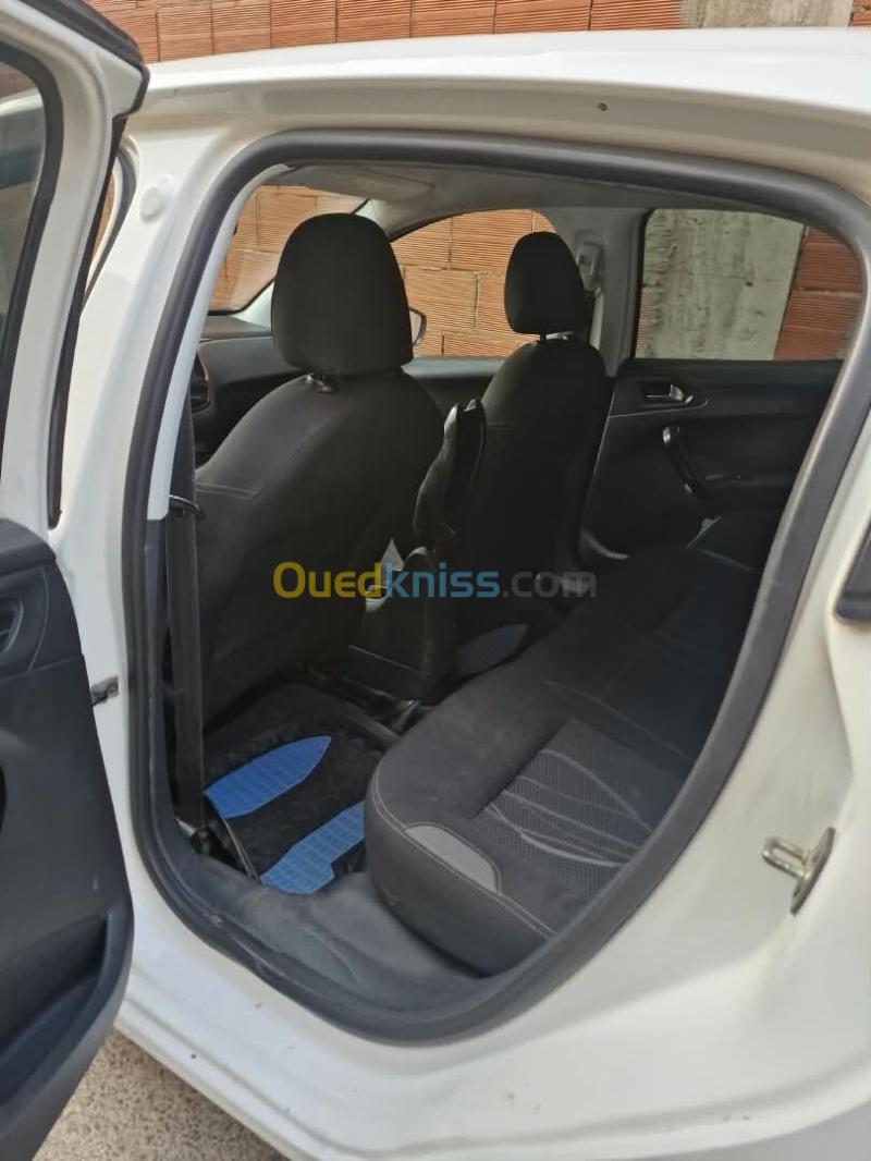 Peugeot 208 2015 Active 2