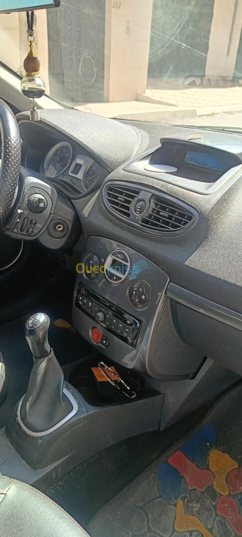 Renault Clio 3 2011 Night and Day 10