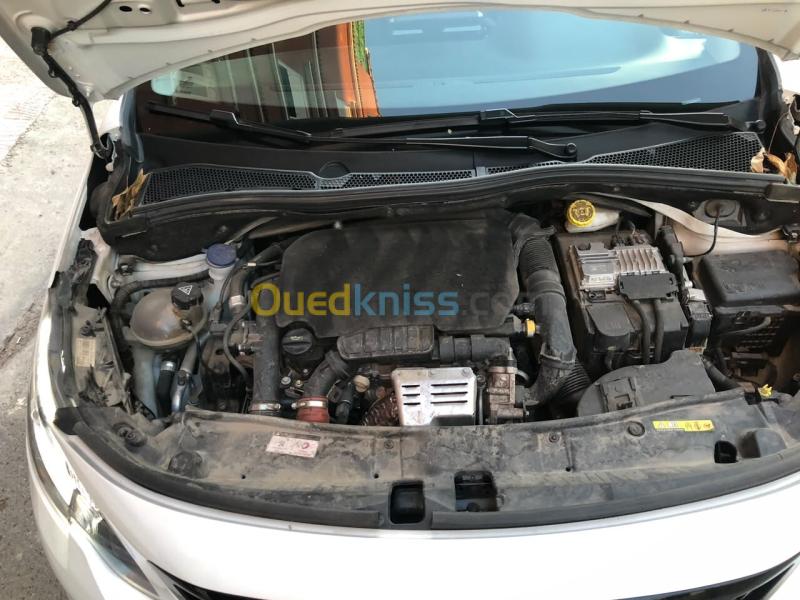 Peugeot 2008 2018 GT LINE 5