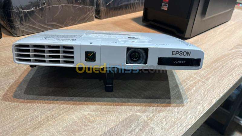 DATA SHOW EPSON EB-1776W utilisee 19H ECO Mode