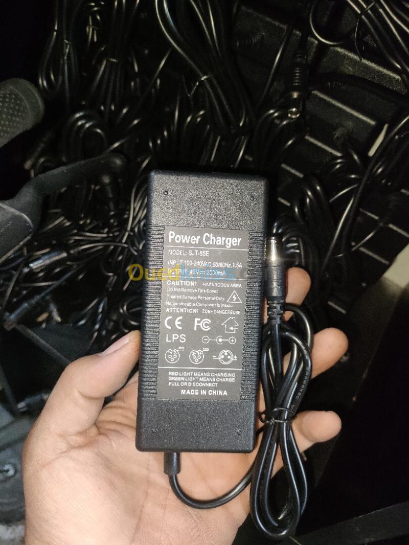 Chargeur trottinette électrique  2