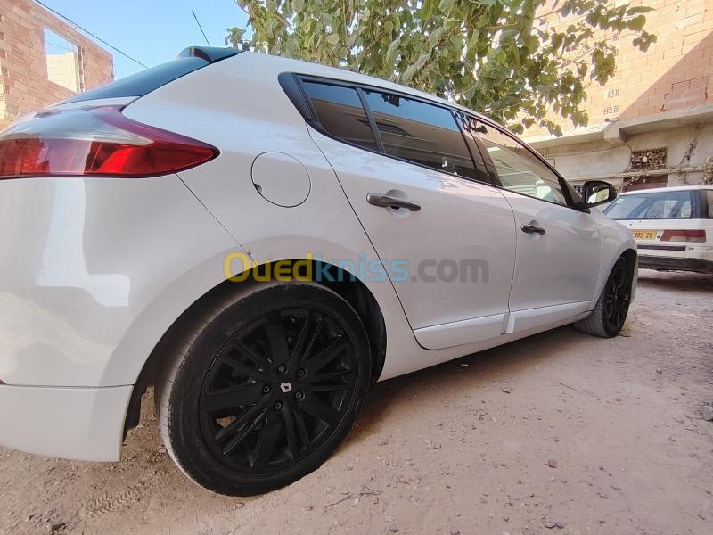 Renault Megane 3 2013 black touche 16