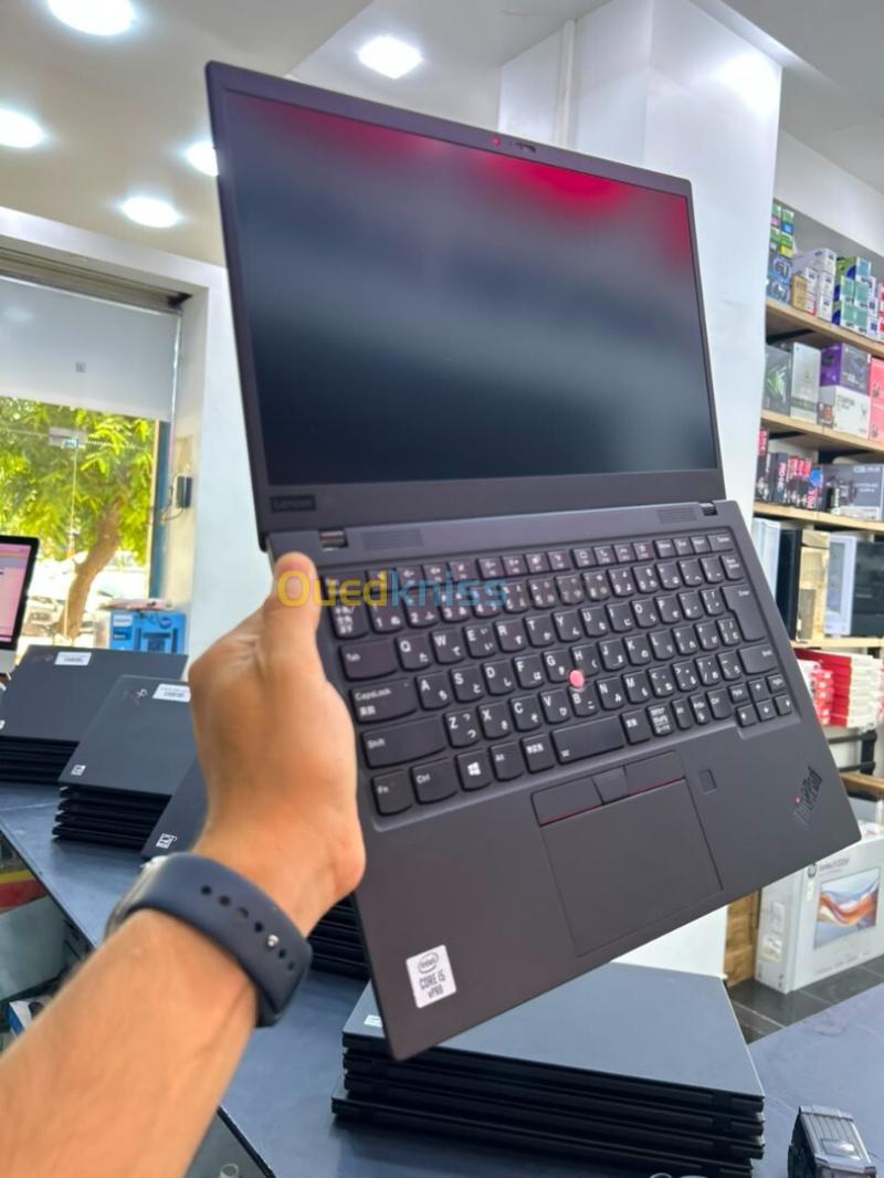 LENOVO THINKPAD X1 Carbon Gen 8 Intel Core i5-10310U 6 Mo de cache, jusqu'à 4,40 GHz RAM 8GB DDR4 DISQUE 256GB SSD NVMe ECRAN 14" FULL HD Graphiques UHD Intel 5
