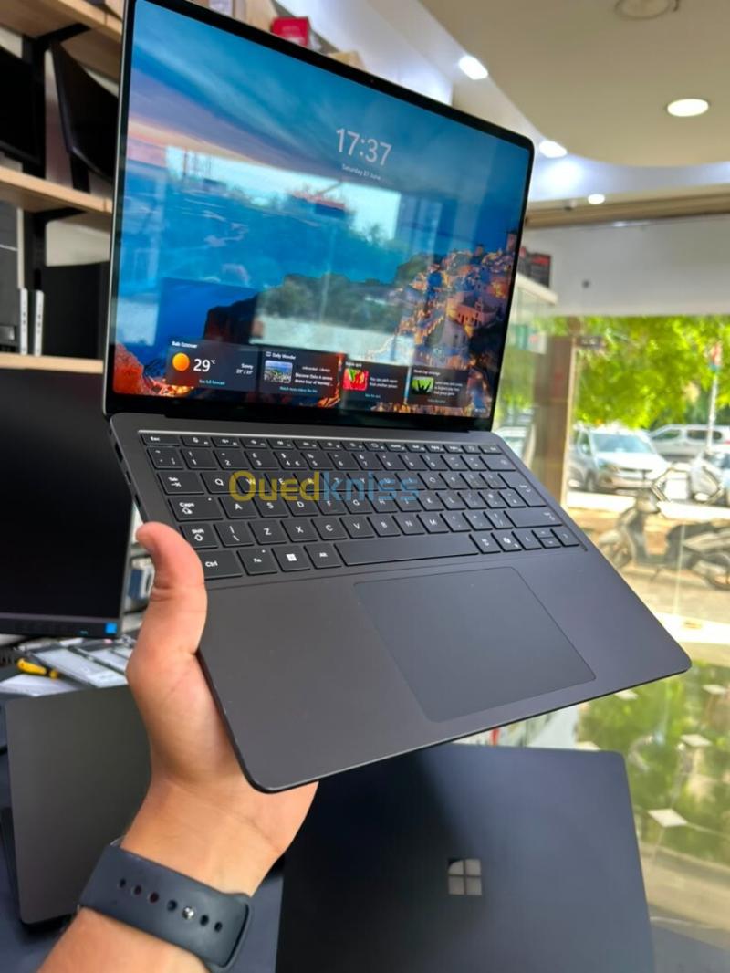MICROSOFT SURFACE LAPTOP 7 Intel Core Ultra 7 266V 12M Cache, jusqu'à 5,00 GHz Intel AI Boost RAM 16GB  DISQUE 256GB SSD NVMe PCIe 4.0 Ecran : 13.5" 2k Tactile Intel Arc 140V GPU 8GB 4