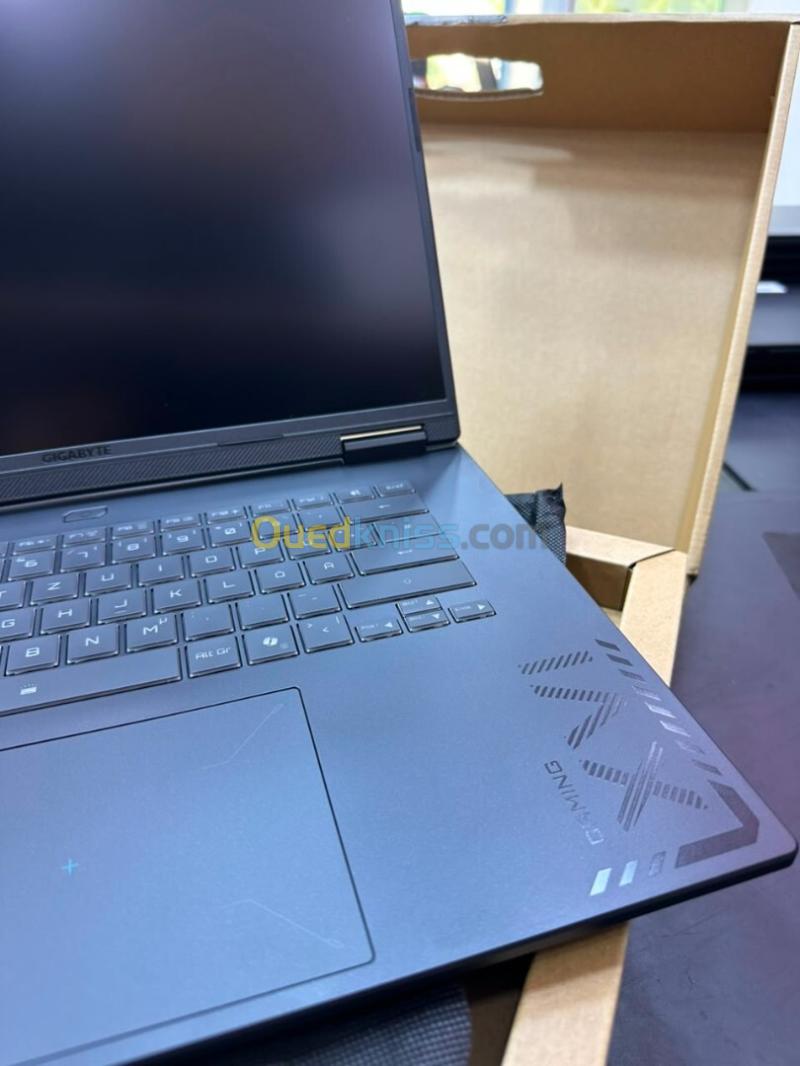 GIGABYTE A16 GA6H Intel Core i7-13620H 24 Mo de cache, jusqu'à 4,90 GHz 10-Coeurs 16-Threads RAM 16GB DDR5 DISQUE 1TB SSD 16.0" FHD+ 165Hz NVIDIA GeForce RTX 5050 8GB 6