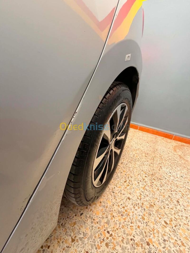 Renault Clio 2021 Intens 9