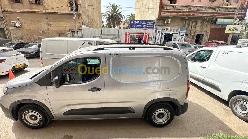 Transporteur marchandise et aide magasinier 2