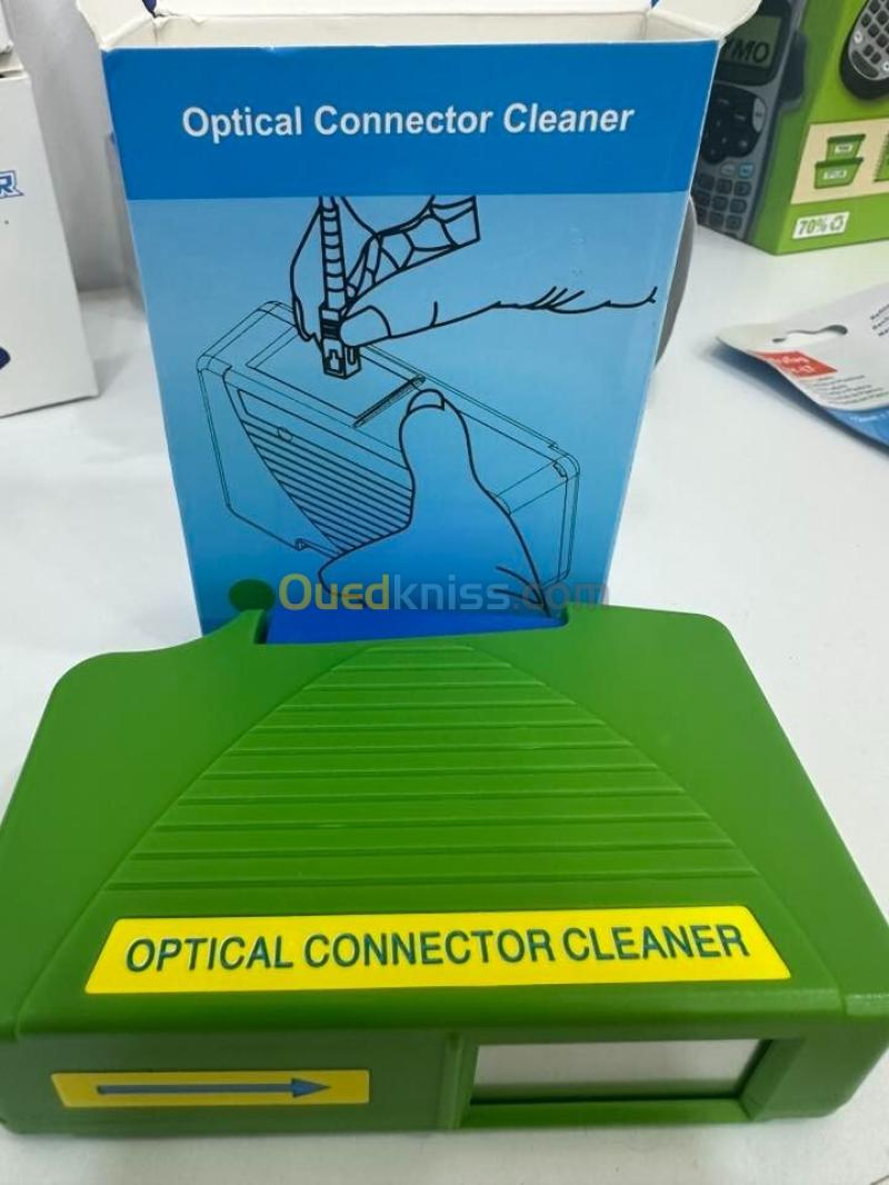   Cassette de nettoyage fibre Utilisé pour nettoyer les connecteurs.  3