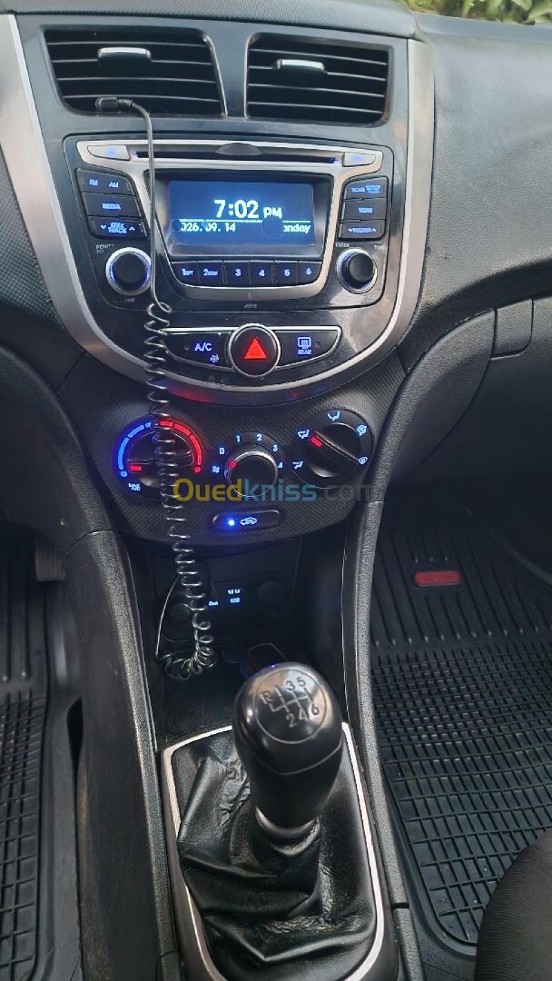 Hyundai Accent RB  4 portes 2017 Préstige 9