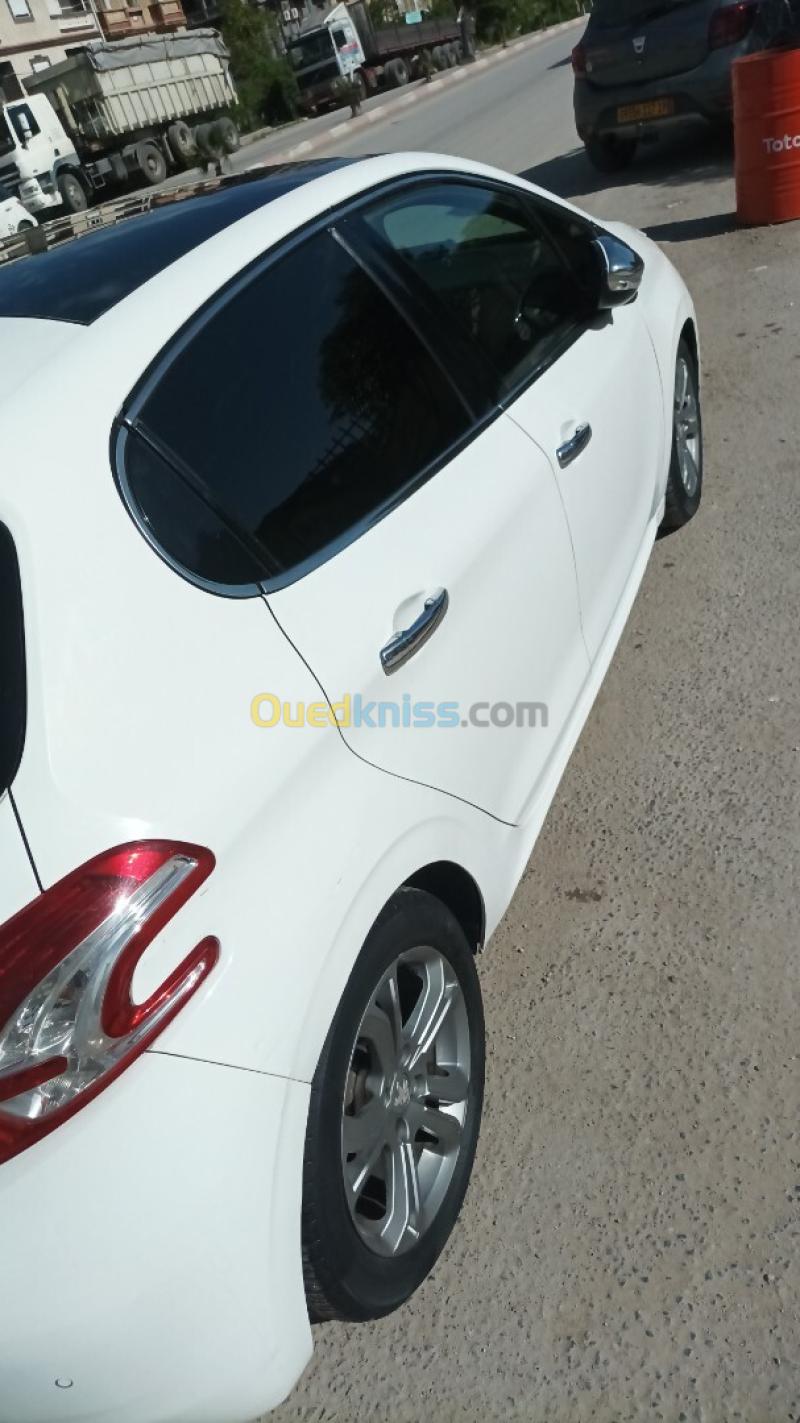 Peugeot 208 2015 Allure 14
