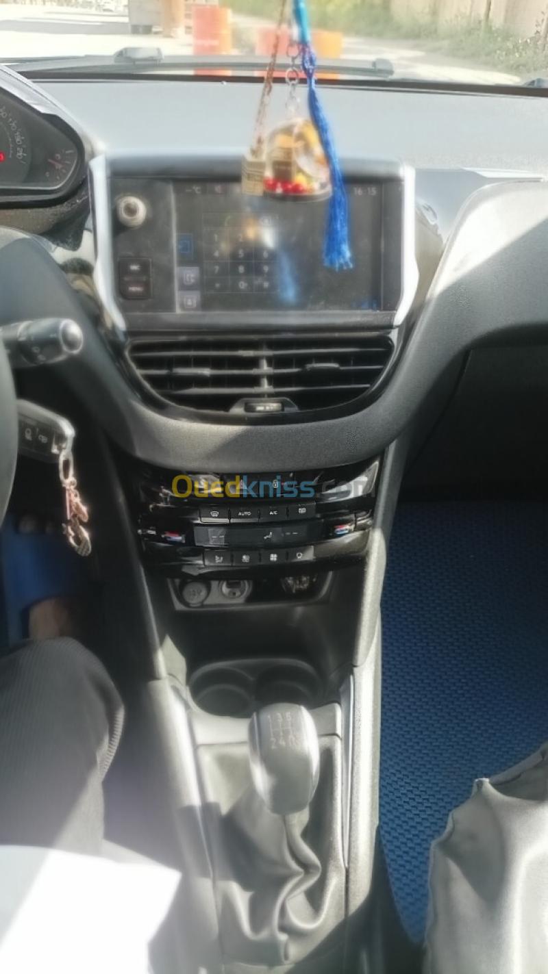 Peugeot 208 2015 Allure 8