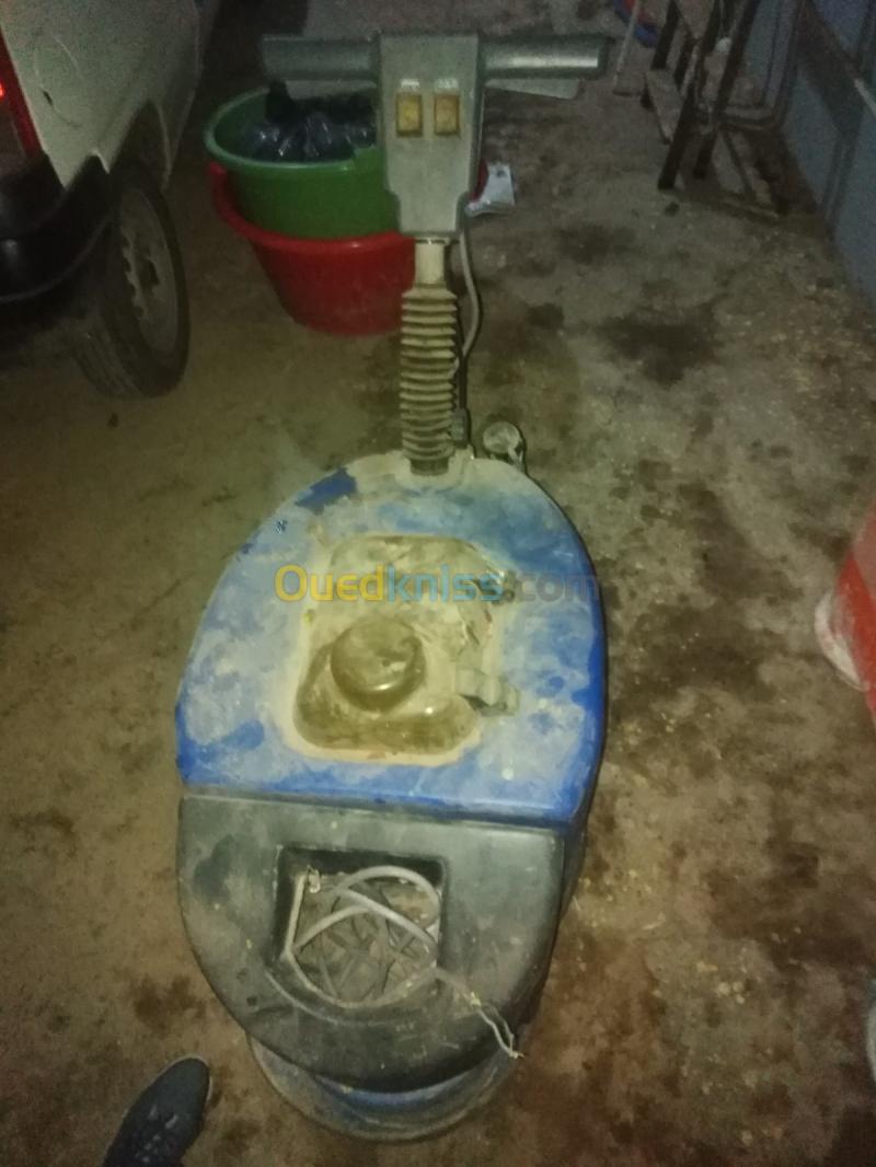 Appareil du nettoyage du sol Oran Es senia - Ouedkniss.com - Algérie
