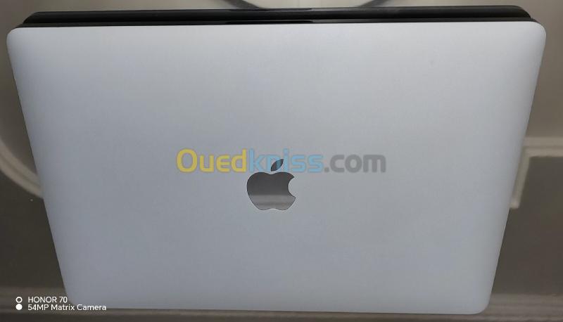 MACBOOK