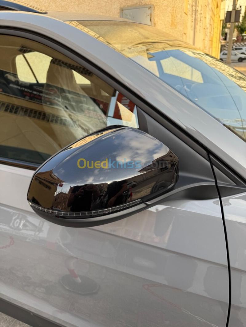 Volkswagen Tharu  2025 XR turbo black 8