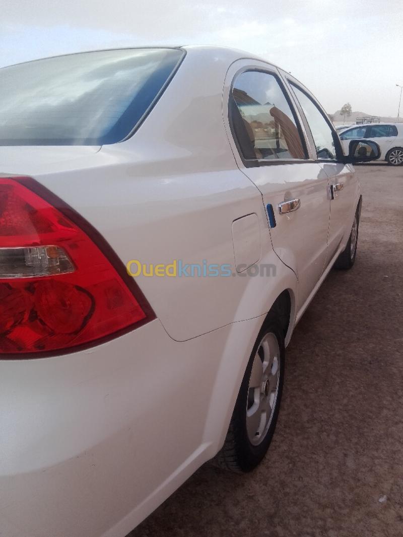 Chevrolet Aveo 4 portes 2015  23