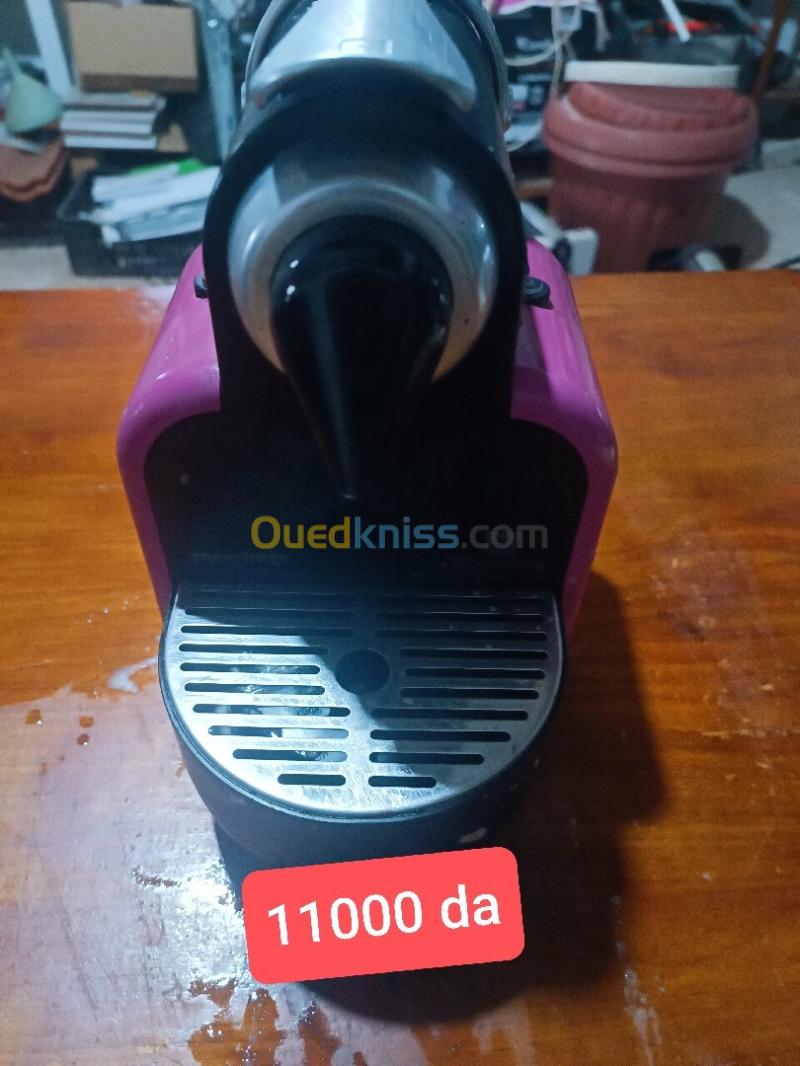 Machine à café Nespresso . للبيع آلة قهوة بالكبسولات من علامة نسبريسو. راجع أسفل الإعلان الاسعار 12