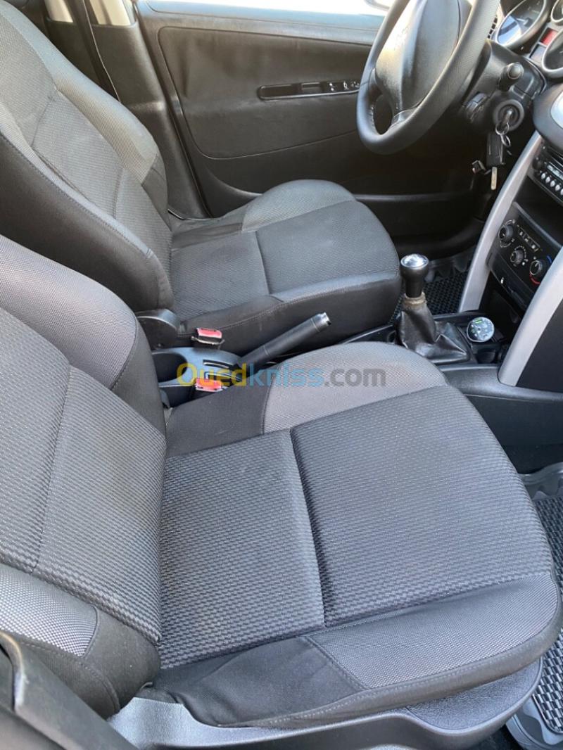 Peugeot 207 2012  6