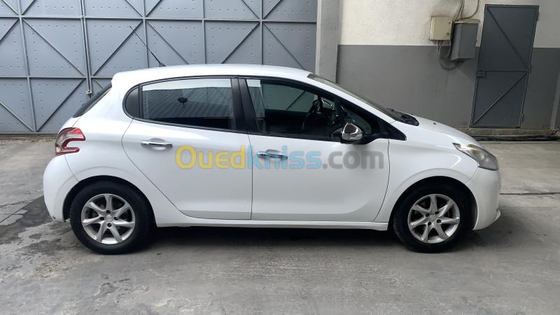 Peugeot 208 2015 Active 6